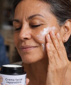 Alternative view of Crema facial reparadora